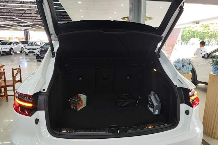 Used Porsche Macan 2014 Macan 2.0T Trunk