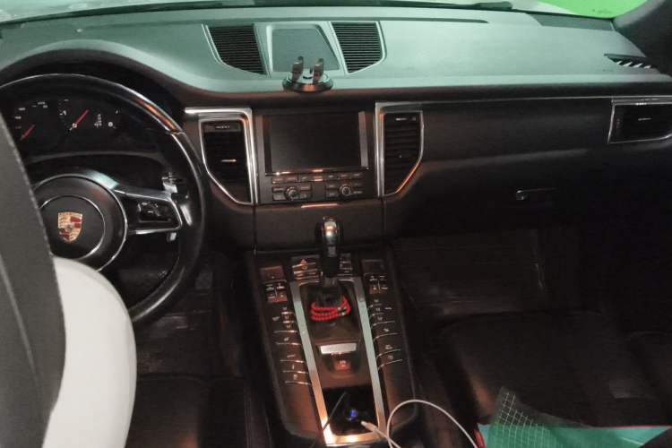 Used Porsche Macan 2014 Macan 2.0T Center Console