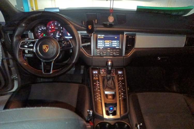 Used Porsche Macan 2014 Macan 2.0T Center Console