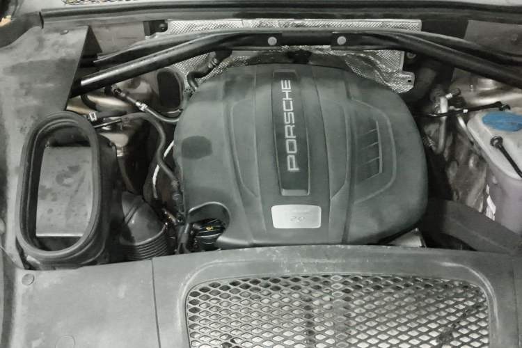 Used Porsche Macan 2014 Macan 2.0T Engine Bay