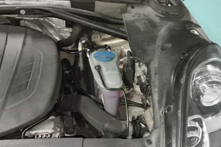 Used Porsche Macan 2014 Macan 2.0T Engine Bay Left
