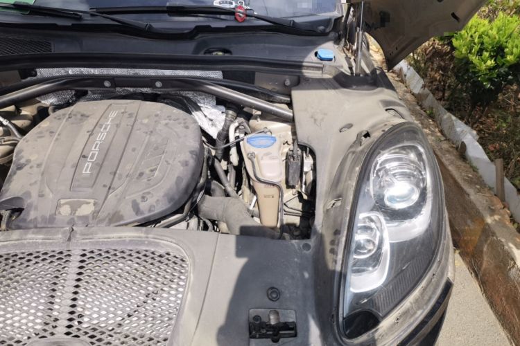 Used Porsche Macan 2014 Macan 2.0T Engine Bay Left