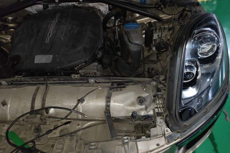 Used Porsche Macan 2014 Macan 2.0T Engine Bay Left
