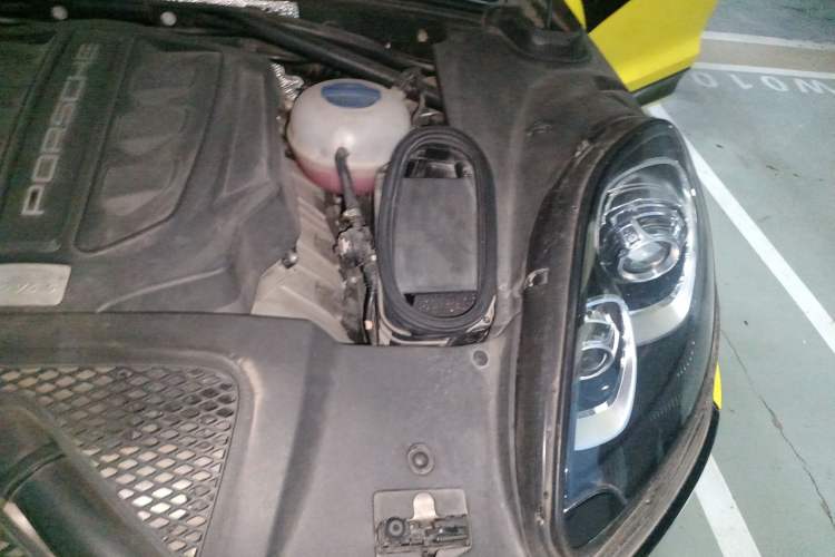 Used Porsche Macan 2014 Macan S 3.0T Engine Bay Left