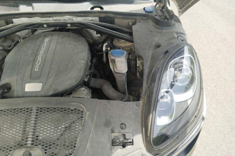 Used Porsche Macan 2014 Macan 2.0T Engine Bay Left