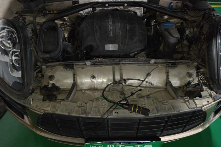 Used Porsche Macan 2014 Macan 2.0T Engine Bay