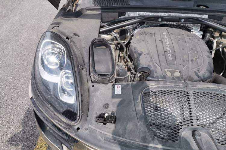 Used Porsche Macan 2014 Macan 2.0T Engine Bay Right