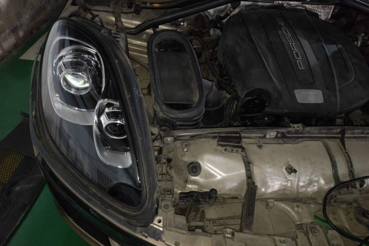 Used Porsche Macan 2014 Macan 2.0T Engine Bay Right