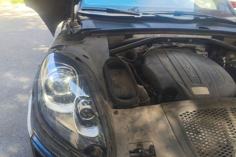 Used Porsche Macan 2014 Macan 2.0T Engine Bay Right