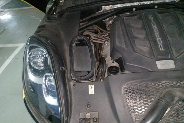 Used Porsche Macan 2014 Macan S 3.0T Engine Bay Right