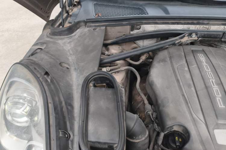 Used Porsche Macan 2014 Macan 2.0T Engine Bay Right