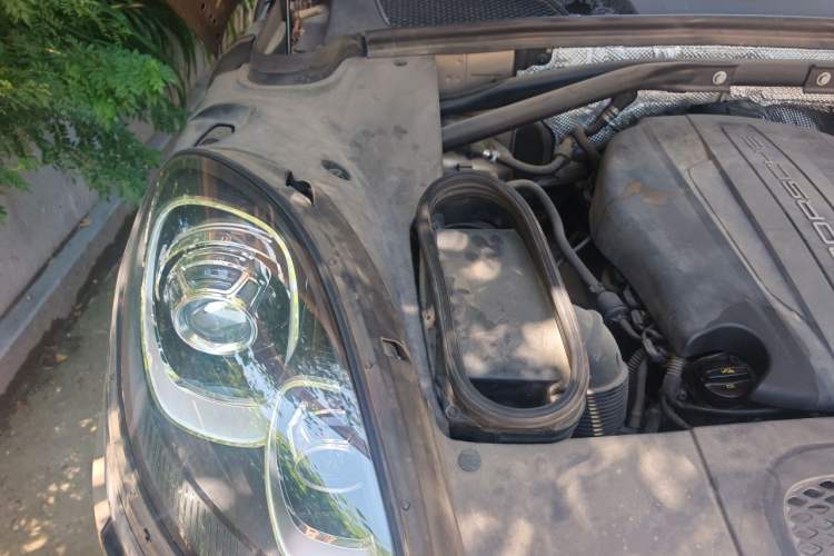 Used Porsche Macan 2014 Macan 2.0T Engine Bay Right