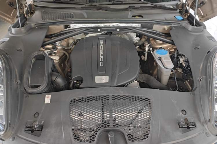Used Porsche Macan 2014 Macan 2.0T Engine Bay