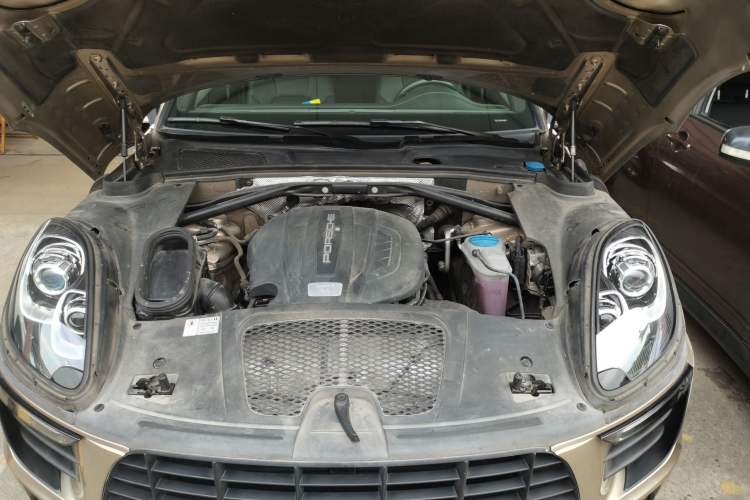 Used Porsche Macan 2014 Macan 2.0T Engine Bay