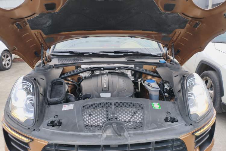 Used Porsche Macan 2014 Macan 2.0T Engine Bay