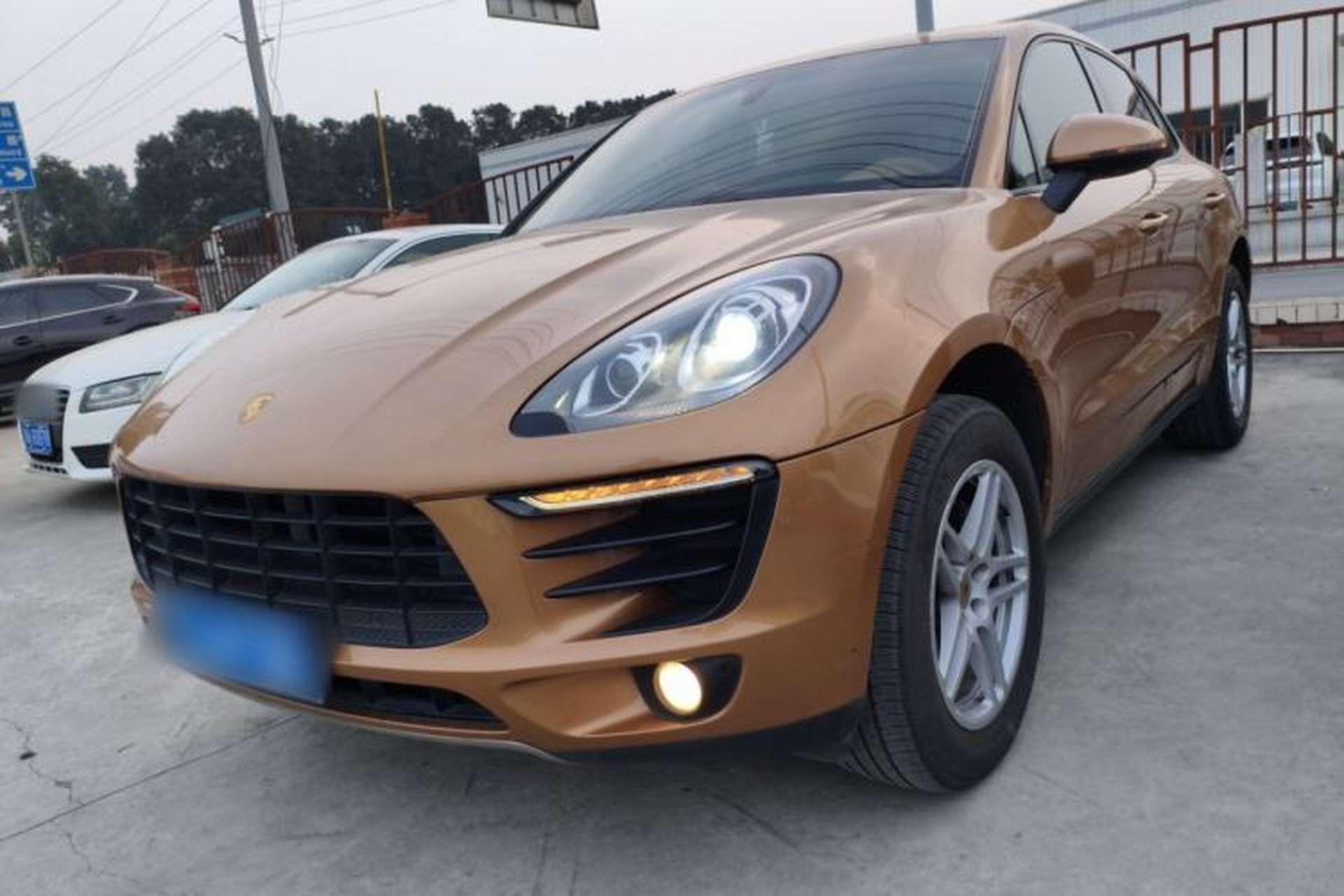 Used Porsche Macan 2014 Macan 2.0T Front Left 45 Deg