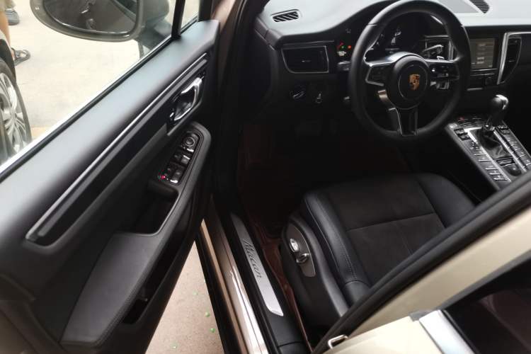 Used Porsche Macan 2014 Macan 2.0T Interior 3