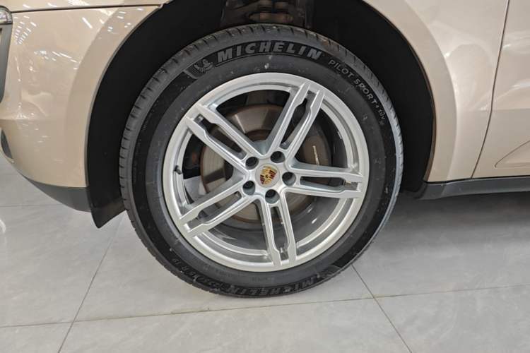 Used Porsche Macan 2014 Macan 2.0T Left Front Wheel Hub