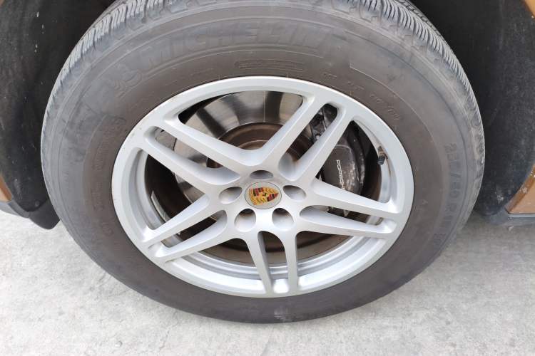 Used Porsche Macan 2014 Macan 2.0T Left Front Wheel Hub