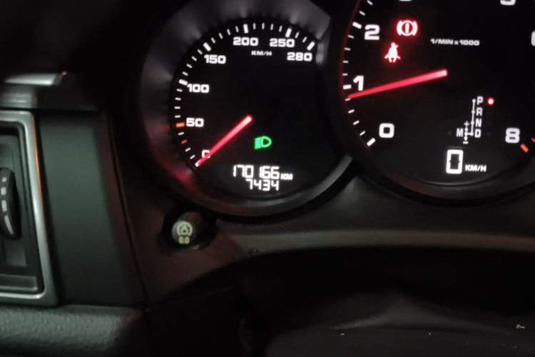 Used Porsche Macan 2014 Macan 2.0T Odometer Close Up