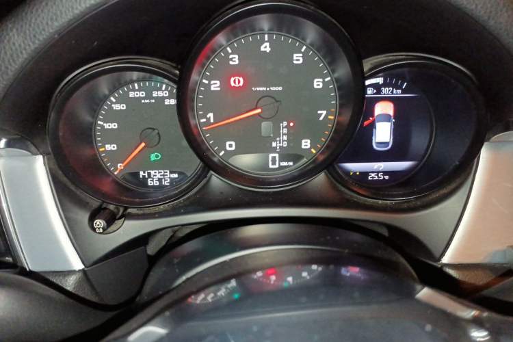Used Porsche Macan 2014 Macan 2.0T Odometer Close Up