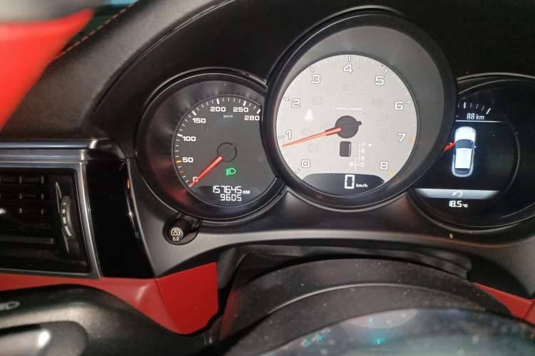 Used Porsche Macan 2014 Macan S 3.0T Odometer Close Up