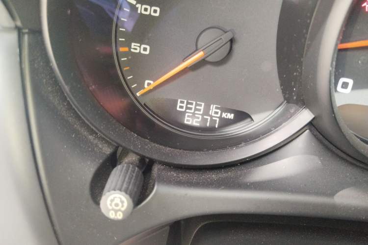 Used Porsche Macan 2014 Macan 2.0T Odometer Close Up