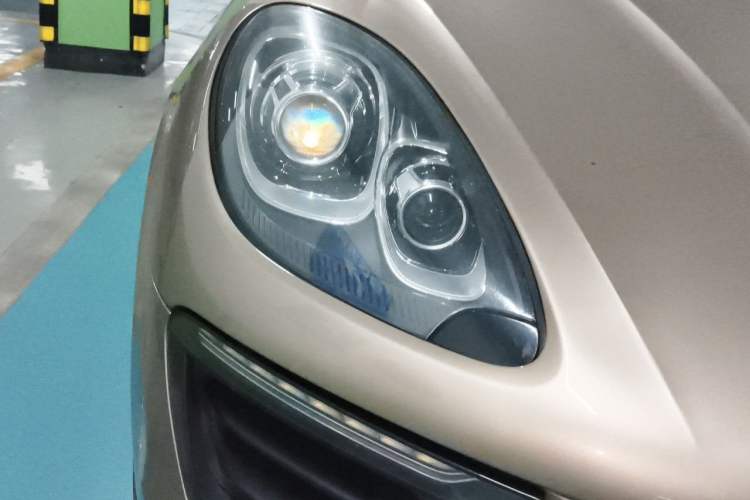 Used Porsche Macan 2014 Macan 2.0T Right Front Headlight