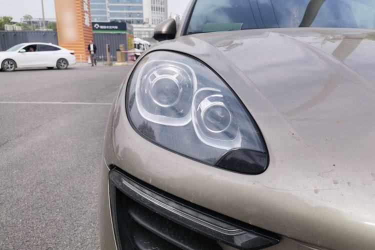 Used Porsche Macan 2014 Macan 2.0T Right Front Headlight