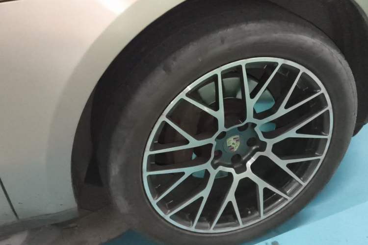Used Porsche Macan 2014 Macan 2.0T Right Front Wheel Hub