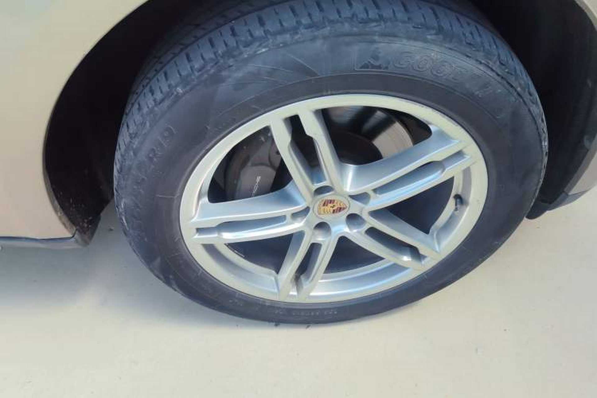 Used Porsche Macan 2014 Macan 2.0T Right Front Wheel Hub