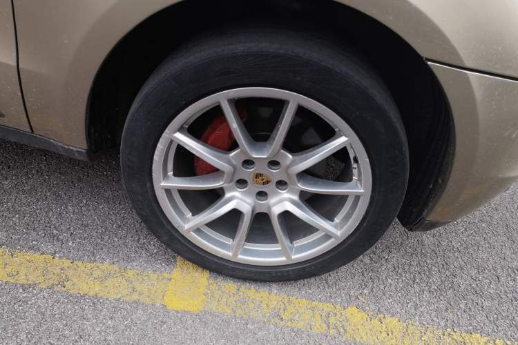 Used Porsche Macan 2014 Macan 2.0T Right Front Wheel Hub