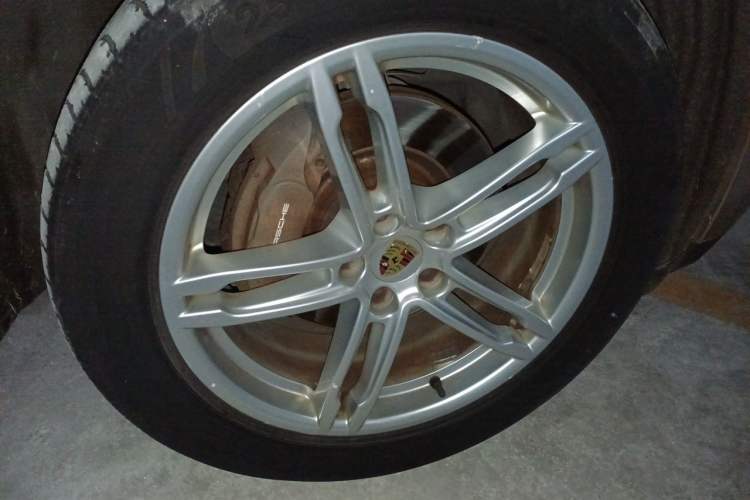 Used Porsche Macan 2014 Macan 2.0T Right Front Wheel Hub