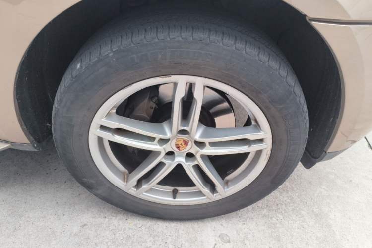 Used Porsche Macan 2014 Macan 2.0T Right Front Wheel Hub