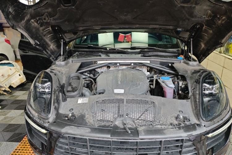Used Porsche Macan 2016 Macan 2.0T Engine Bay