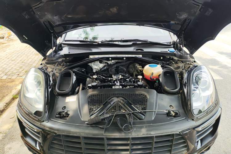 Used Porsche Macan 2016 Macan S 3.0T Engine Bay