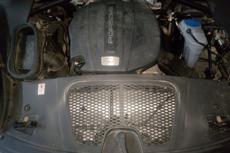 Used Porsche Macan 2016 Macan 2.0T Engine Bay