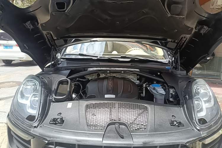 Used Porsche Macan 2016 Macan 2.0T Engine Bay