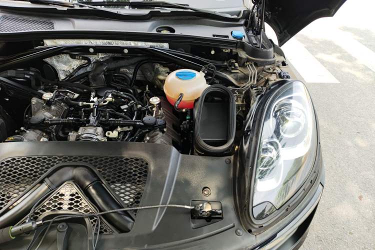 Used Porsche Macan 2016 Macan S 3.0T Engine Bay Left