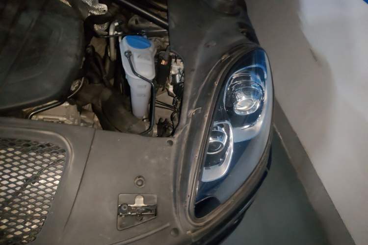 Used Porsche Macan 2016 Macan 2.0T Engine Bay Left