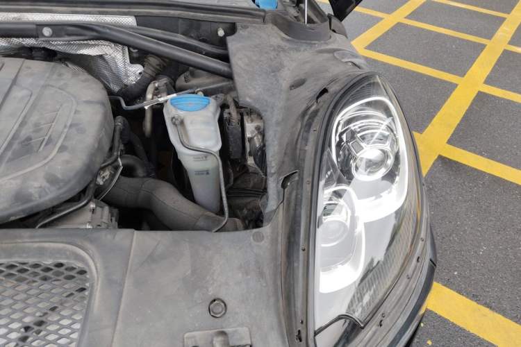 Used Porsche Macan 2016 Macan 2.0T Engine Bay Left