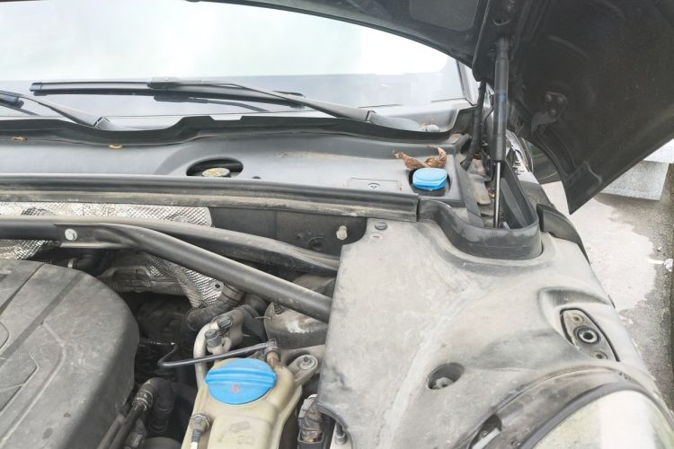 Used Porsche Macan 2016 Macan 2.0T Engine Bay Left