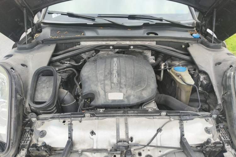Used Porsche Macan 2016 Macan 2.0T Engine Bay