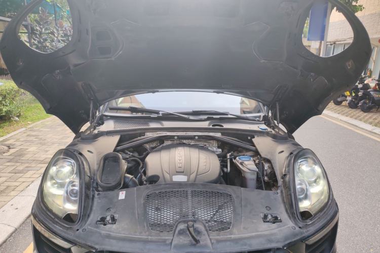 Used Porsche Macan 2016 Macan 2.0T Engine Bay
