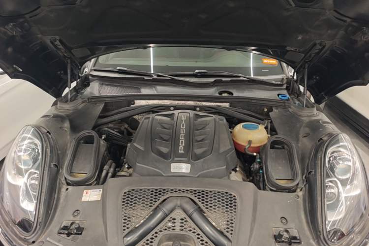 Used Porsche Macan 2016 Macan S 3.0T Engine Bay