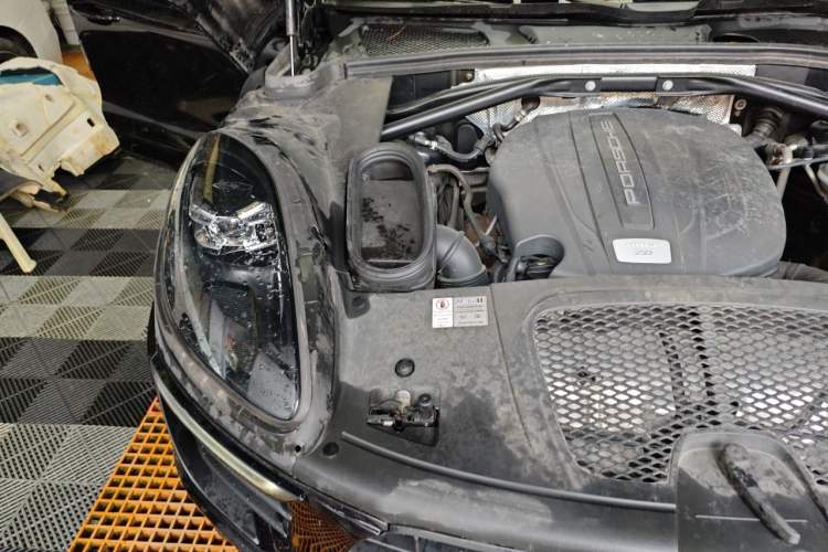 Used Porsche Macan 2016 Macan 2.0T Engine Bay Right