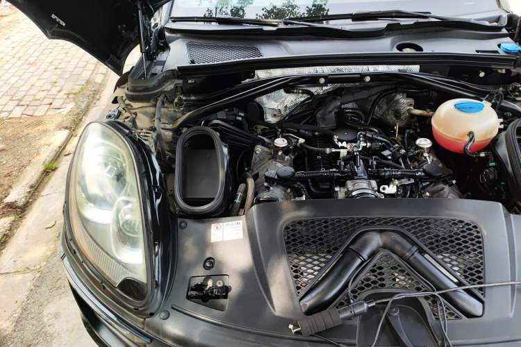 Used Porsche Macan 2016 Macan S 3.0T Engine Bay Right