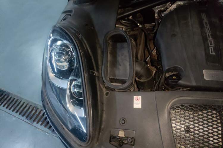 Used Porsche Macan 2016 Macan 2.0T Engine Bay Right