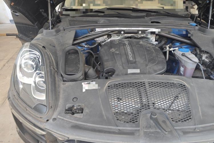 Used Porsche Macan 2016 Macan 2.0T Engine Bay Right