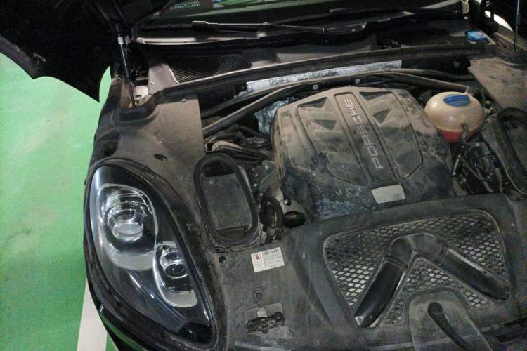Used Porsche Macan 2016 Macan S 3.0T Engine Bay Right
